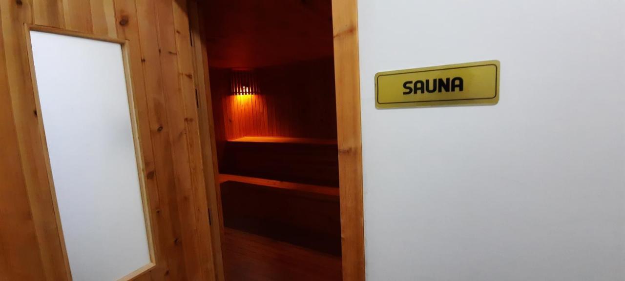 Sirius Tower Aparthotel Manáma Kültér fotó